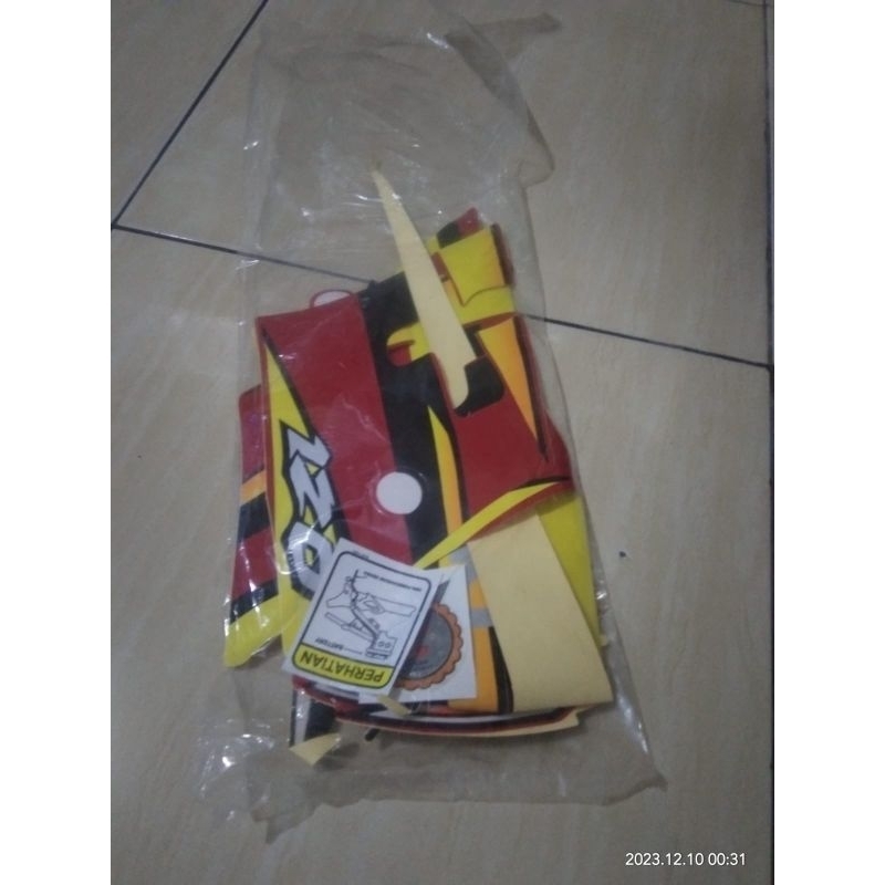 striping satria hiu merah putih