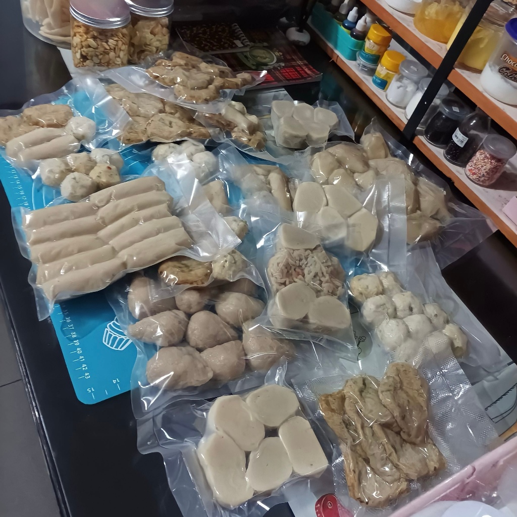 

Pempek Tenggiri Palembang Asli by Mama Jo | Cuko gula batok | Pempek Adaan / Keriting / Kapal Selam / Telur / Lenjer / Kulit