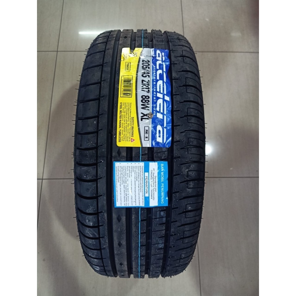 Ban Mobil 205 50 R17 Accelera PHI-R