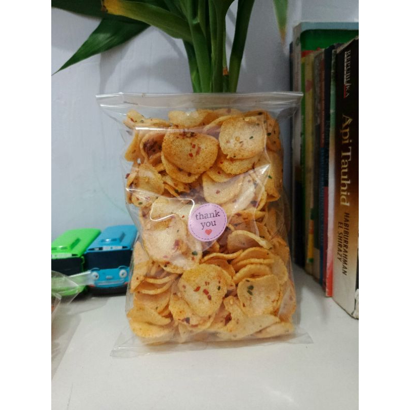 

keripik Bulan Cemilan Pedas Gurih daun jeruk Tasikmalaya