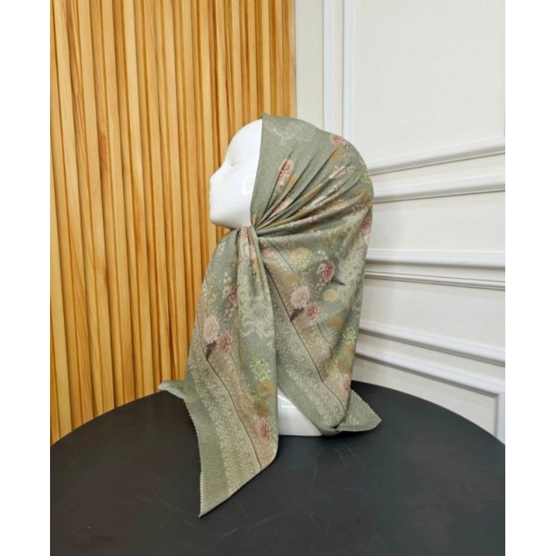 KERUDUNG SEGI EMPAT HIJAB MOTIF BUNGA SAGE PEACH