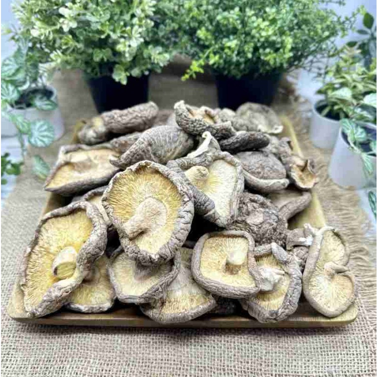 

Jamur Shiitake Kering Premium 500gr – Hioko Grade A | Kaya Nutrisi & Umami