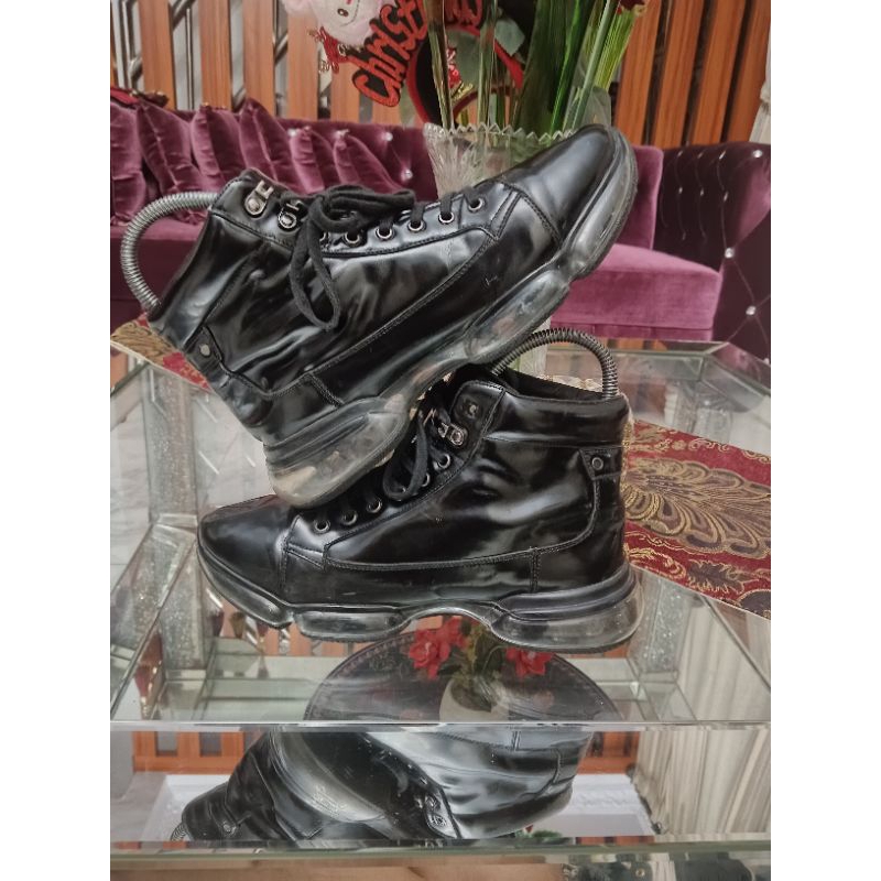 Prada sepatu Preloved Super brand Internasional 40/24CM/Elegan Elok Unik dan Kokoh) sangat Sultan se