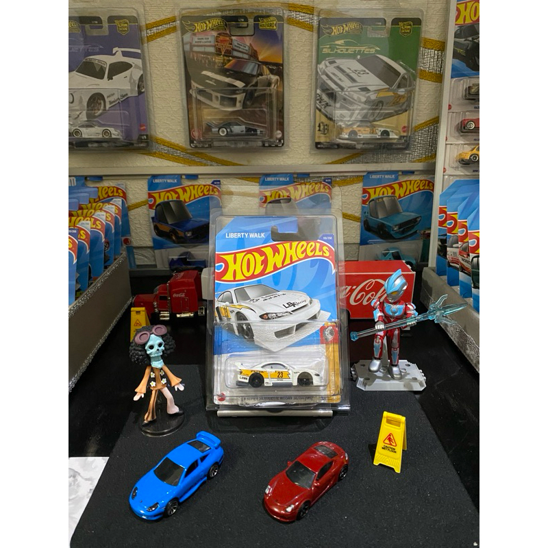 Hotwheels LBWK Nissan Silvia S15 putih