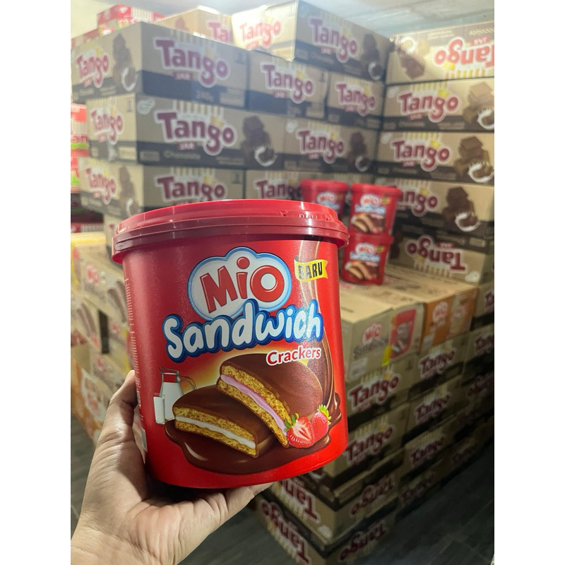 

Mio Sandwich Crackers Kemasan Jar 162 Gram