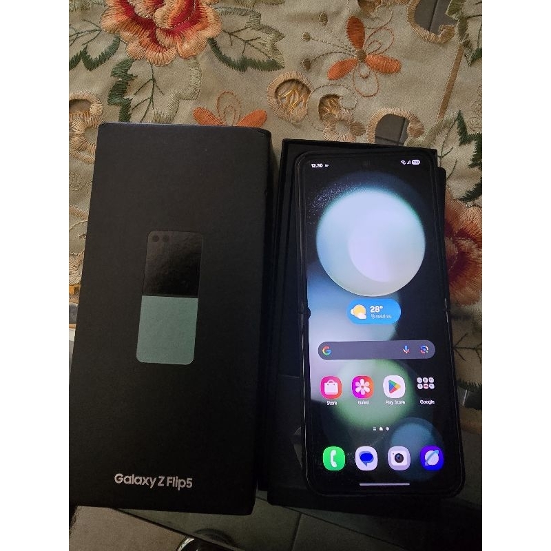 SAMSUNG GALAXY FLIP5 256GB GREEN SECOND MINUS (LIHAT DI FOTO)