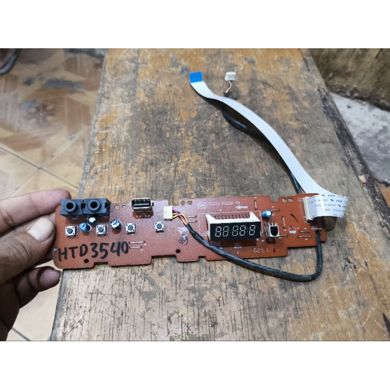 panel depan dvd home theater philips HTD 3540