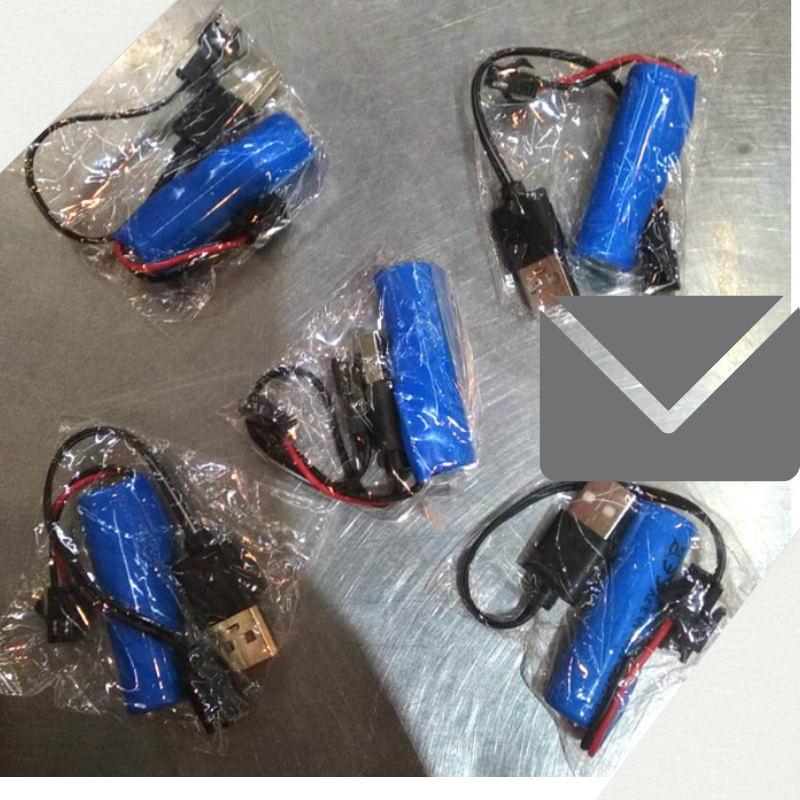 BATTERAI CHARGER RC 14 LI-ION 3.7VOLT-MAH DAN 800MAH SOCKET HITAM