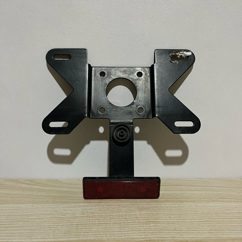 Bracket holder plat nomer belakang sepeda motor benelli motobi 152 ( bekas copotan )