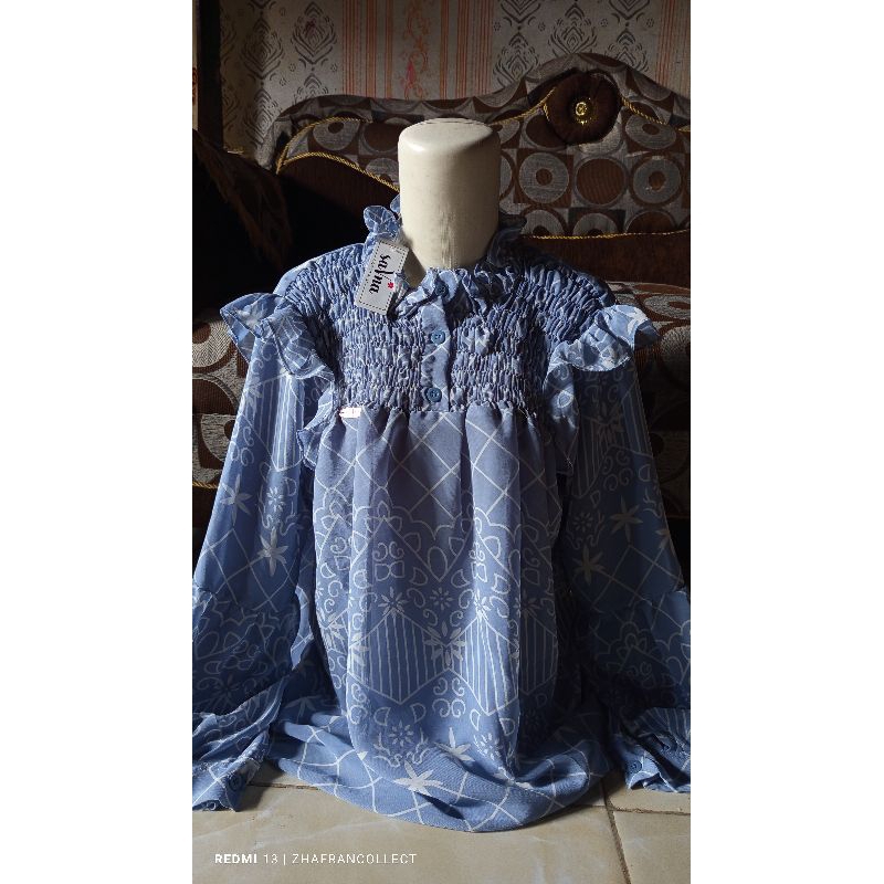 Blouse motif bunga bunga