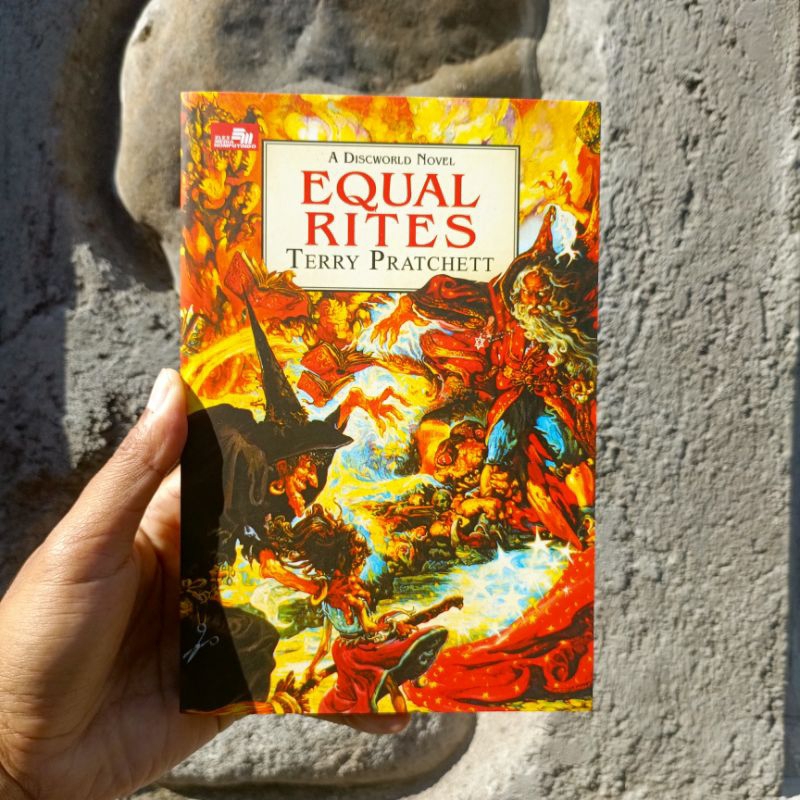 NOVEL MURAH A DISCWORLD NOVEL EQUAL RITES - TERRY PRATCHETT