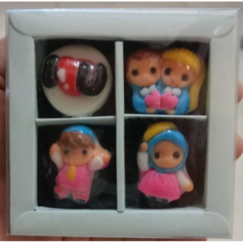 

coklat Karakter kemasan cantik isi 4