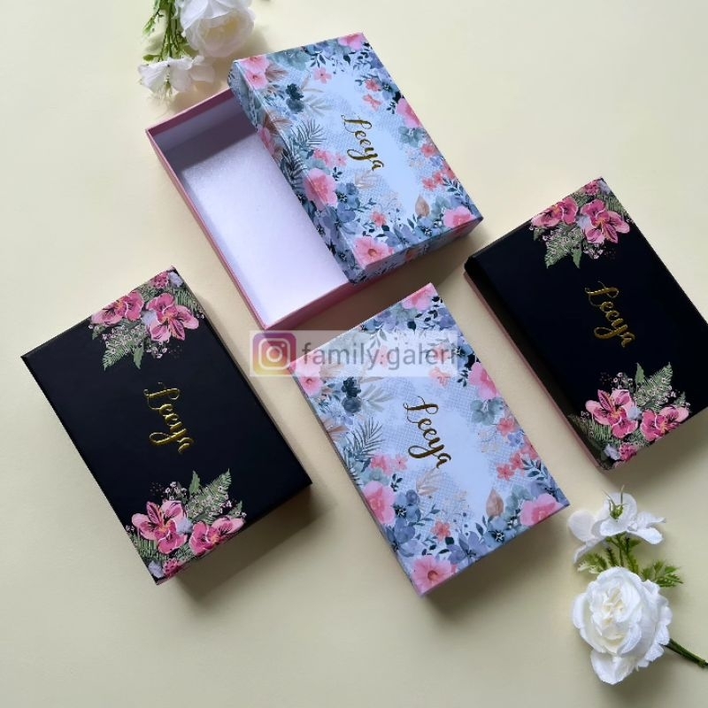 

CUSTOME HARDBOX HIJAB & PAKAIAN