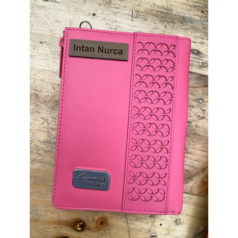 

BIAYA TAMBAHAN CUSTOM NAMA (harus disertai pembelian QURAN BERJAKET atau COVER QURAN)