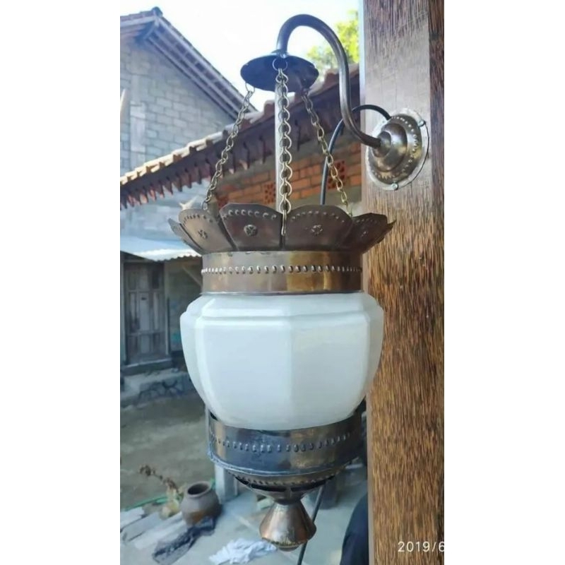 SEPASANG LAMPU DINDING ANTIK KUNINGAN