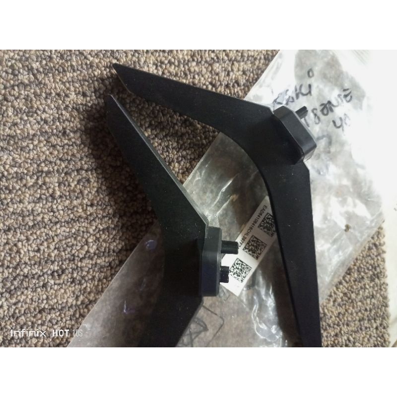 kaki stand Tv LED hisense 40E5G,