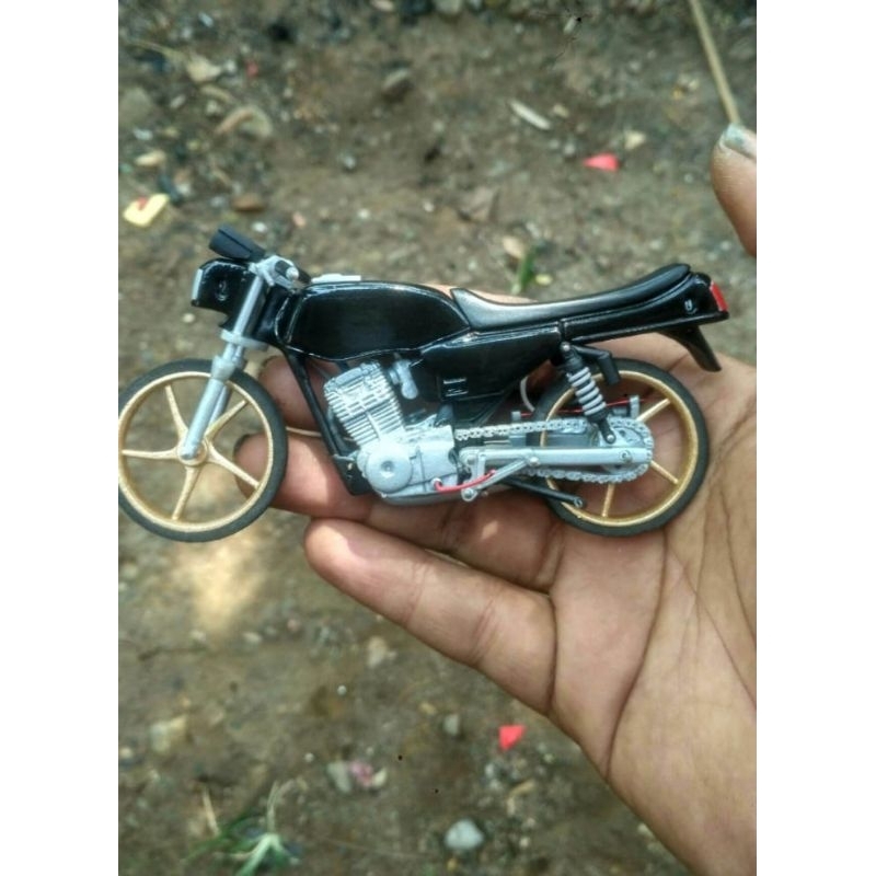 diecast miniatur motor surex Honda gl max hitam