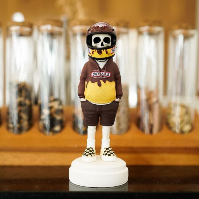 SKILLO FIGURE JHON THE HANDSOME SNCKRS