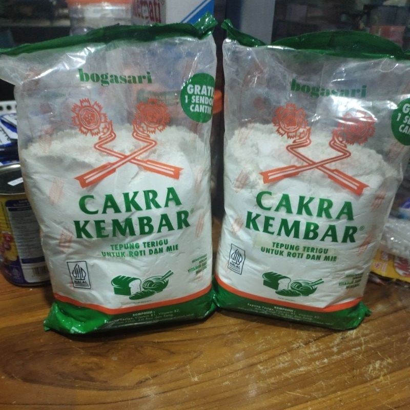 

TEPUNG TERIGU KEMASAN CAKRA KEMBAR 1KG ORIGINAL