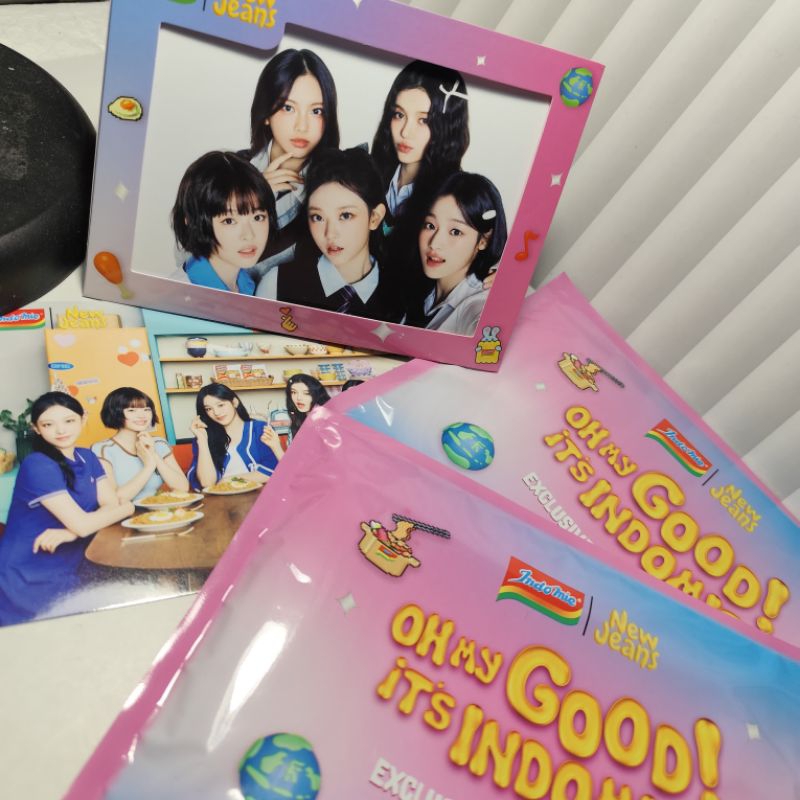 

no sealed - New Jeans x Indomie official postcard set with frame
