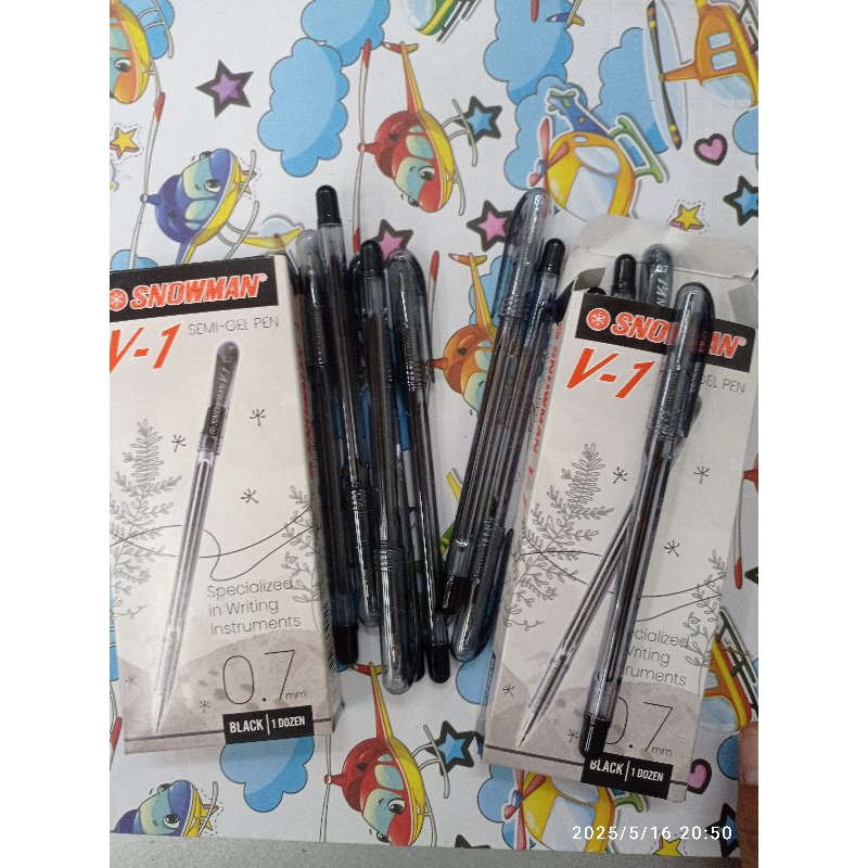 

BALLPOINT HITAM SNOWMAN V-1 SEMI GEL PEN 0.7 MM / 1 DOZEN