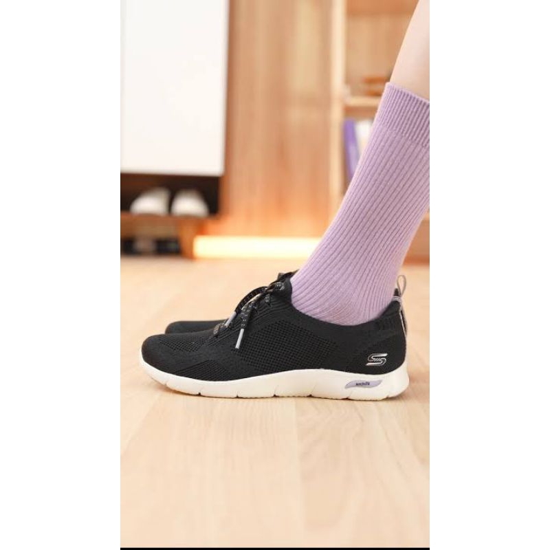 SKECHERS ARCH FIT REFINE FREESIA SIZE 40