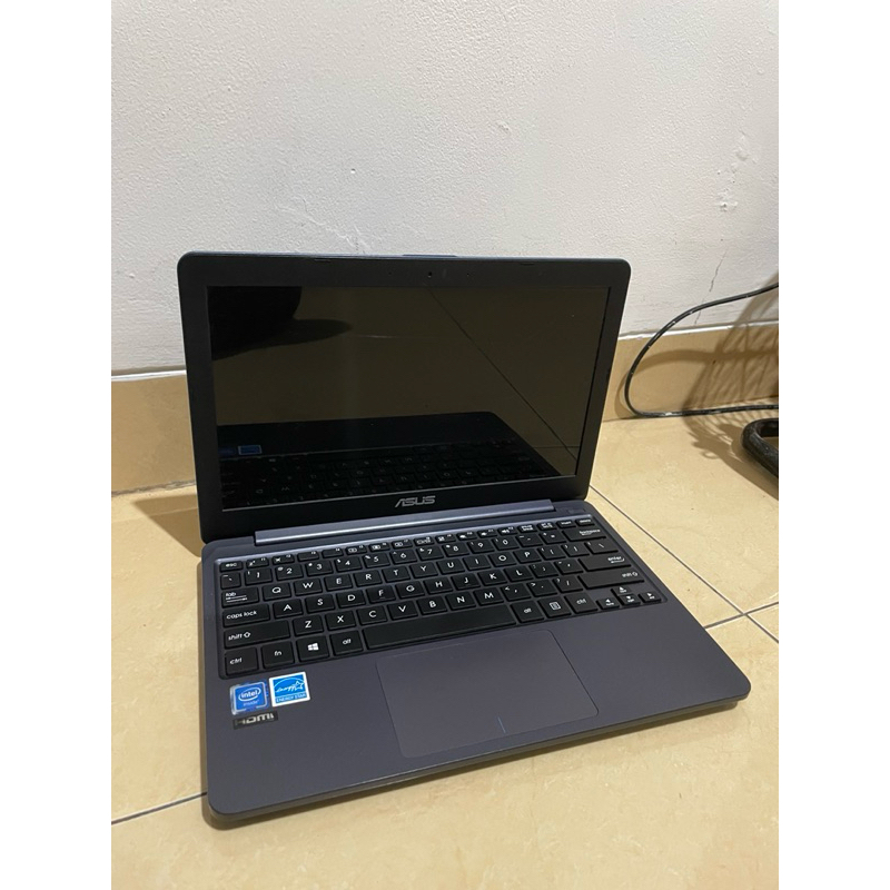 NOTEBOOK ASUS e203m ram 4/500 gb