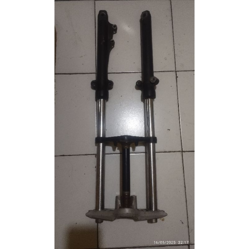 shock depan Pulsar 135cc