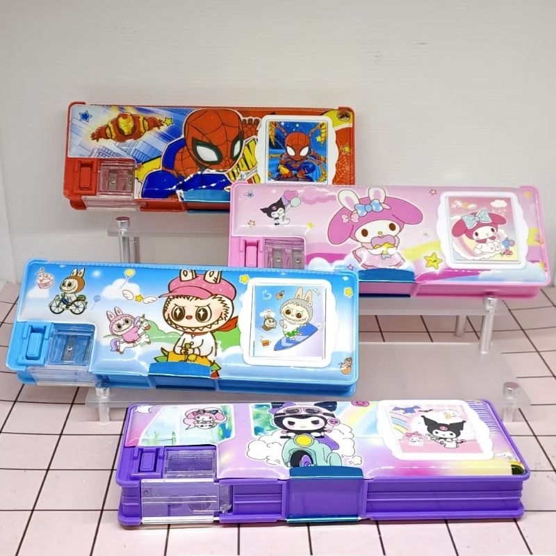 

Tempat Kotak Pensil Magnet Kalkulator Karakter 2sisi Set Rautan Pencil Case Ready
