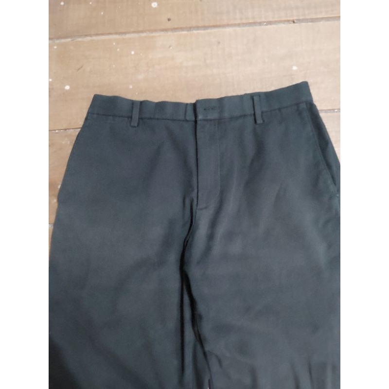 celana chino relax uniqlo