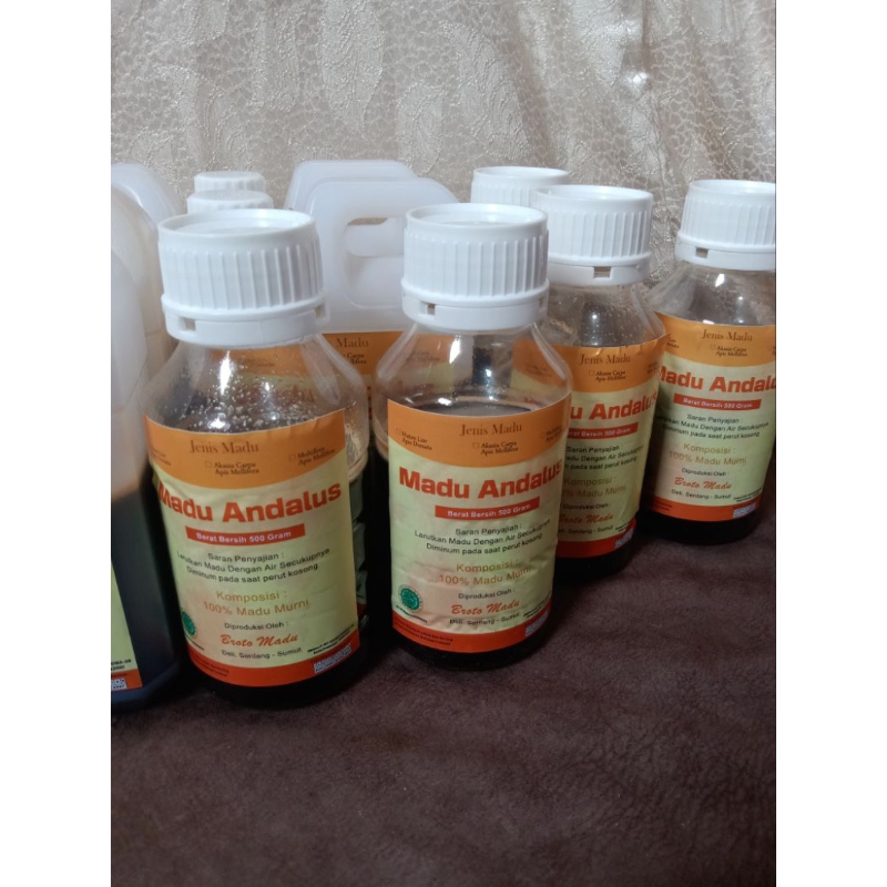 

Madu Hutan Murni jenis Akasia ukuran 500 gram