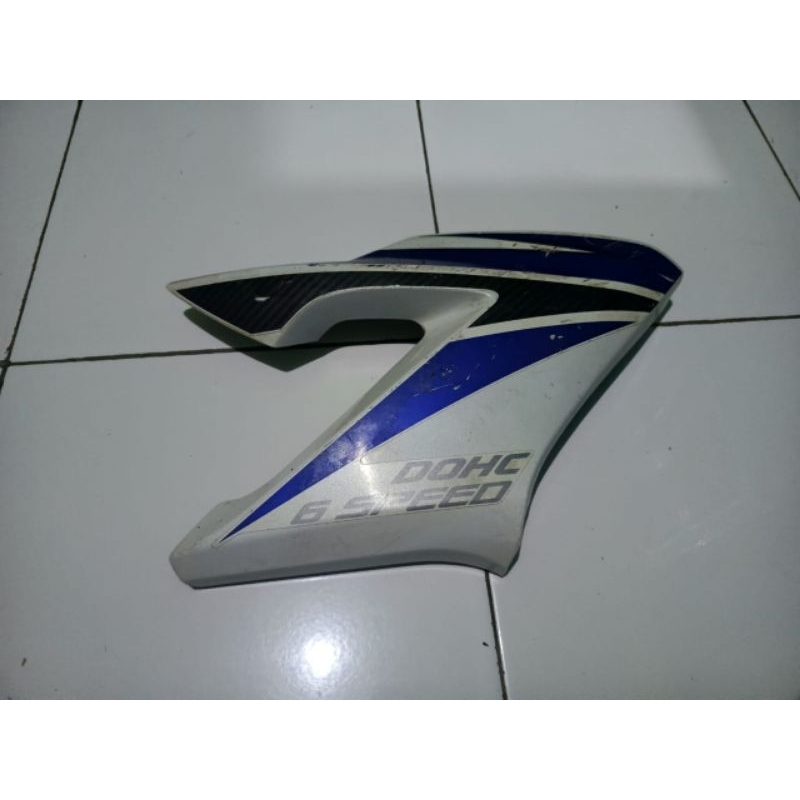SHROUD R Cover Sayap Tangki samping kanan honda CB 150 R old lama putih asli original.