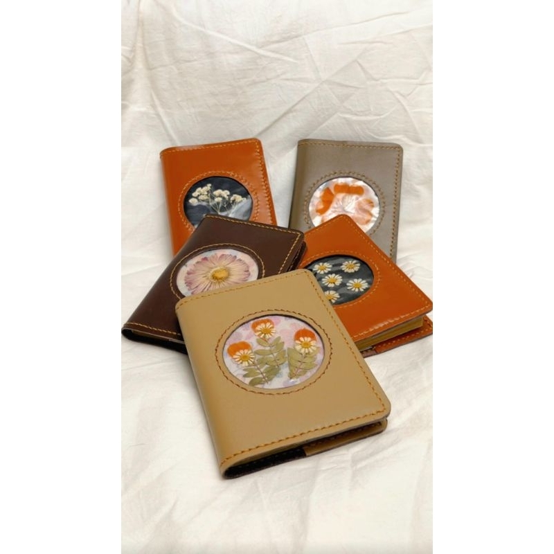 

Herbaria Leather Journal Bunga Asli