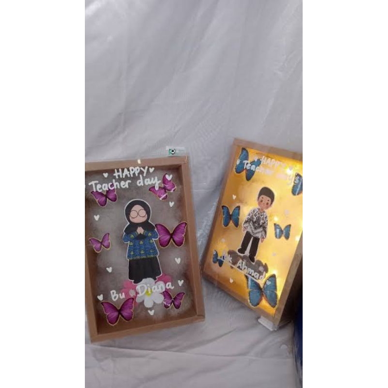 

GIFT BOX WiSUDA/GIFT BOX KUPU KUPU/GIFT BOX BUKET MINI/BUKET BOX/GIFT BOX BOUQUET LED/HAMPERS COKELAT/KADO VALENTINE/KADO ANNIVERSARY/HAMPERS COKELAT/GIFT BOX COKLAT/KADO ULANG TAHUN/GIFT BOX HARI GURU/GIFT BOX VALENTINE