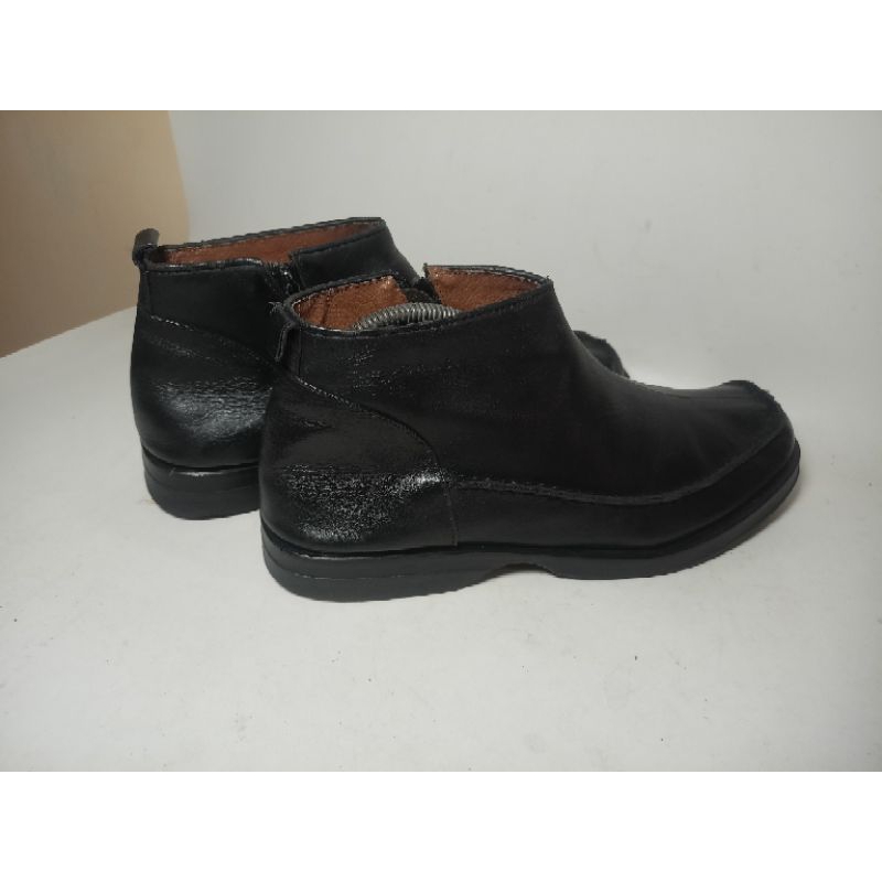 sepatu boot kulit seken size 42