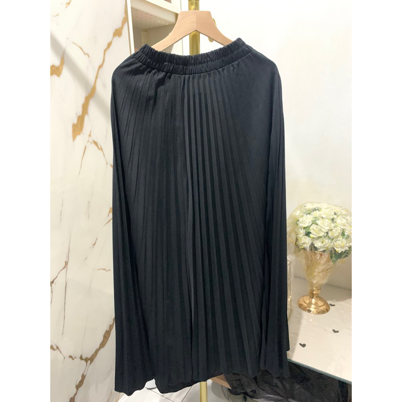 (PL) Rok Plisket Hitam