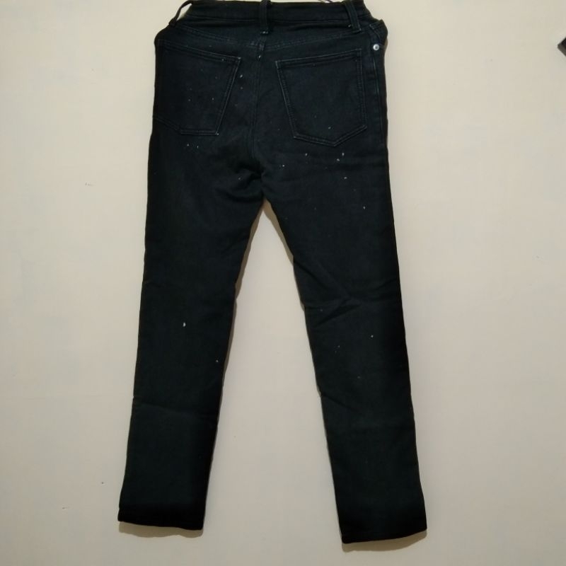 PRELOVE CELANA LEVIS HITAM