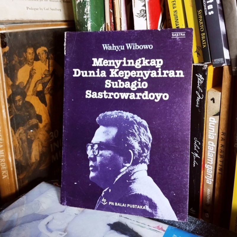 Buku Menyingkal kepenyairan Subagio Sastrowardoyo karya wahyu wibowo