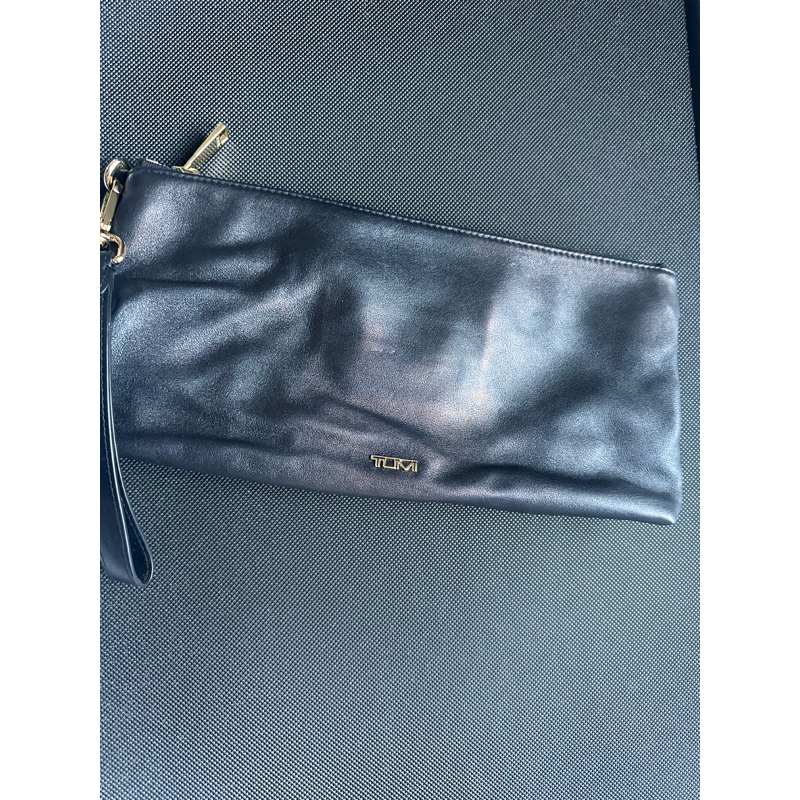 tumi clutch