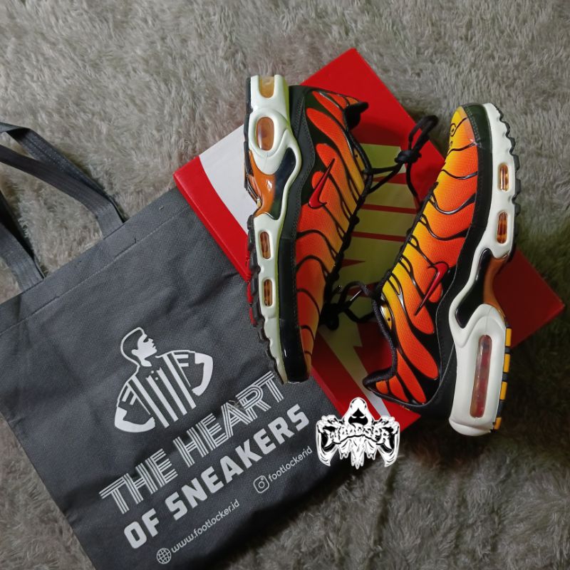 

NIKE TN SUNSET PIMENTO SIZE 42.5 (27cm)