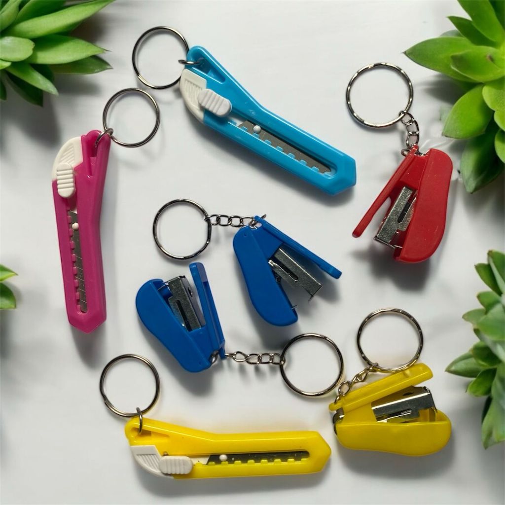 

GANTUNGAN KUNCI BUAH MEI-B31 PISAU CUTTER MINI WARNA WARNI SERBAGUNA