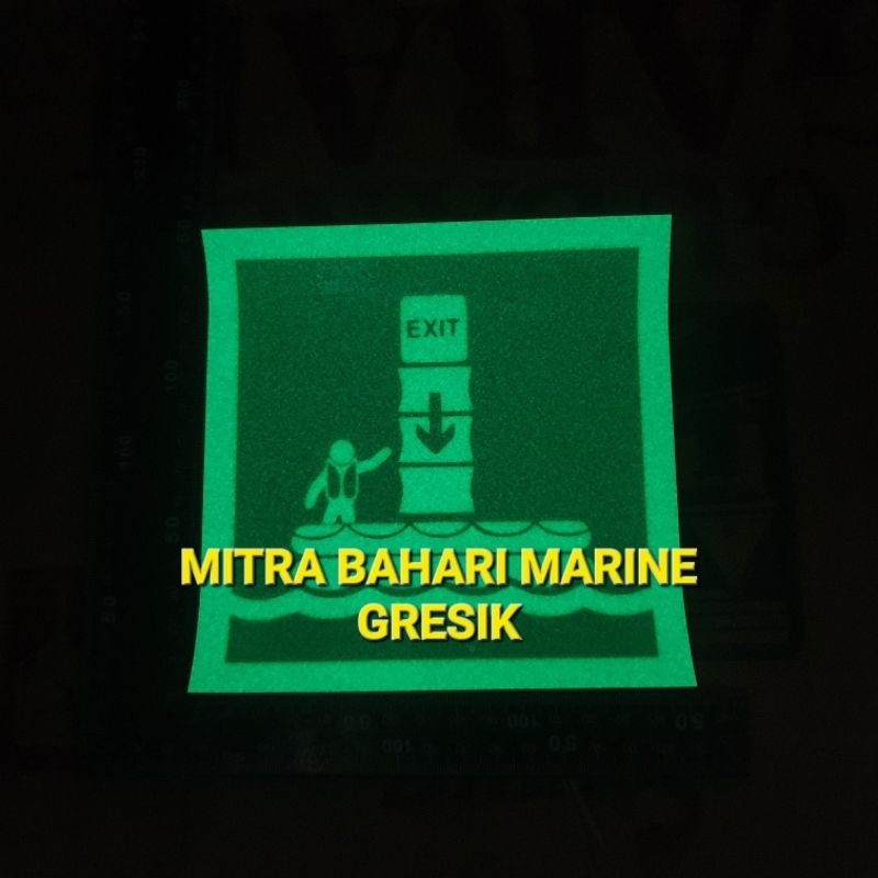 

Stiker IMO Symbol IMPA 334070 Evacuation Chute Ukuran 15x15cm Glow In The Dark
