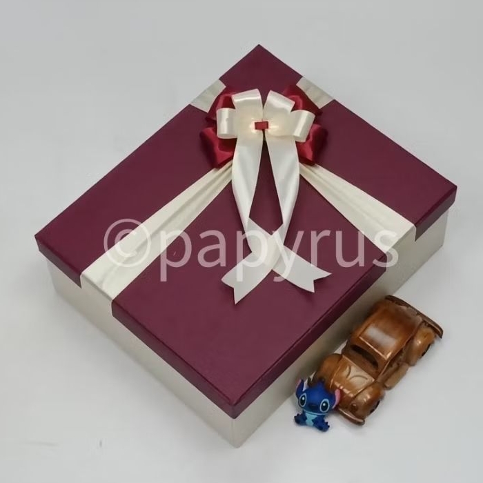 

PAPYRUS Kombinasi 25x30 Tinggi 10cm Kotak Kado Gift Box V1