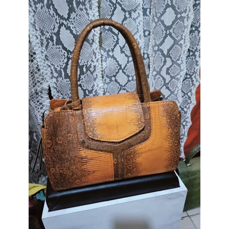 (NEW) CLVTCH LADIES HANDBAG. Tas Jinjing Kuning. 100% Asli Kulit Biawak