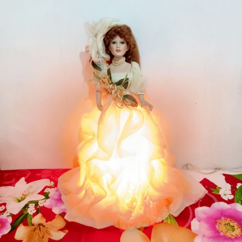 doll porcelain lampu