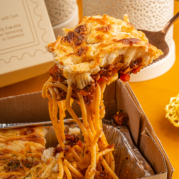 

Baked Spaghetti Brulee with Homemade Bolognese and Bechamel Sauce