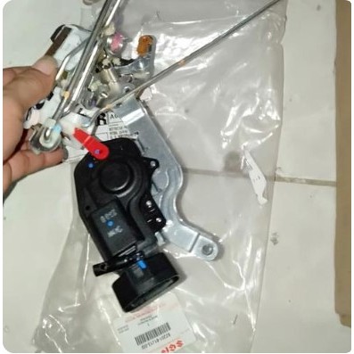 Door lock mekanis pintu depan Suzuki APV kanan type central lock - Kanan