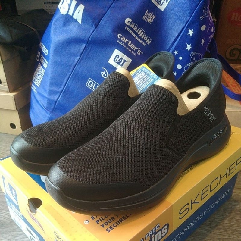 Sepatu SKE Go Walk Arch Fit 216259/BBK