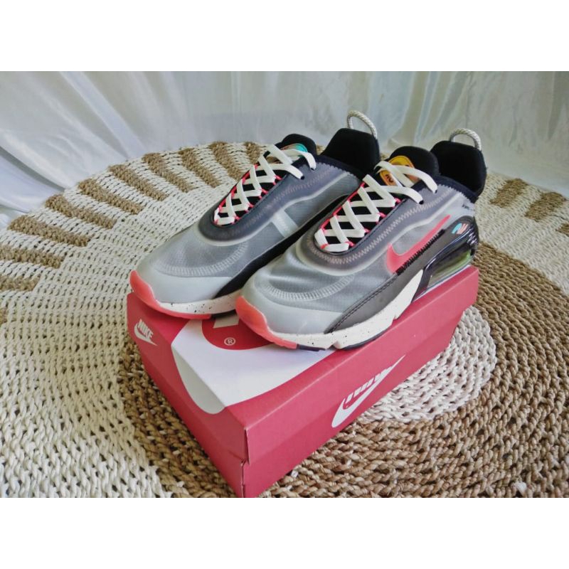 Sepatu Sneakers Pria Kasual Original 100%/Sepatu Pria Warna Keren