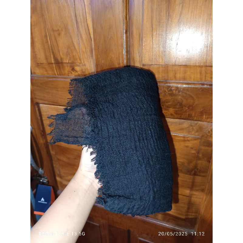 ( PRELOVED ) PASHMINA CRINKLE WARNA HITAM